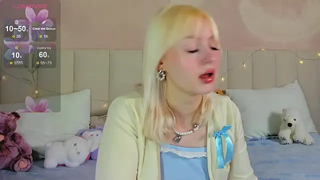 Snapshot of AdeleSilvy chatting on 07/26/26, 01:47 AdeleSilvy online show from 07/26/26, 01:47