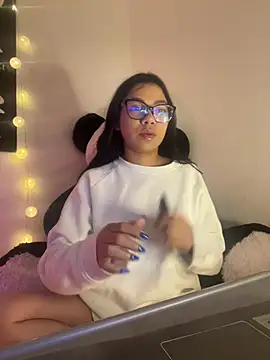 Snapshot of Little_Lexyy chatting on 04/02/26, 04:32 Little Lexyy online show from 04/02/26, 04:32