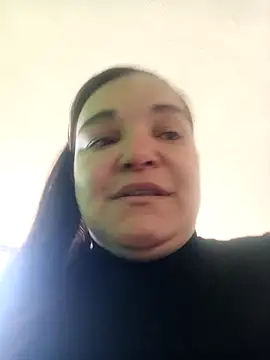 Snapshot of lee_hot chatting on 02/15/26, 02:14 lee hot online show from 02/15/26, 02:14