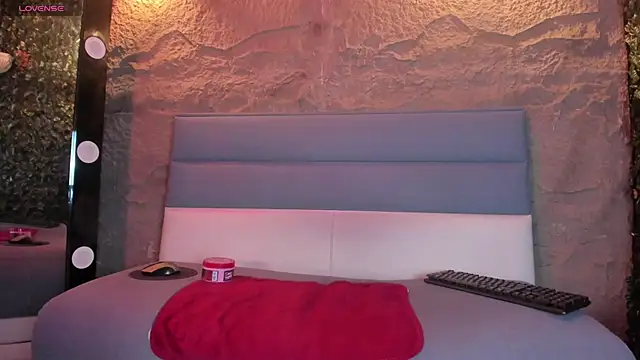 Snapshot of milenahot__69 chatting on 02/05/26, 11:26 milenahot 69 online show from 02/05/26, 11:26