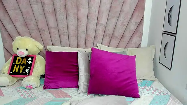 danibellucii  online show from 03/01/26, 03:52