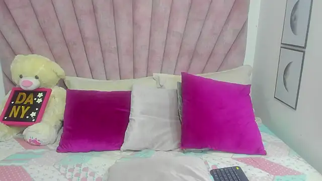 danibellucii  online show from 03/12/26, 03:01