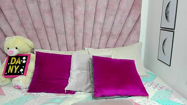 danibellucii  online show from 03/29/26, 03:50