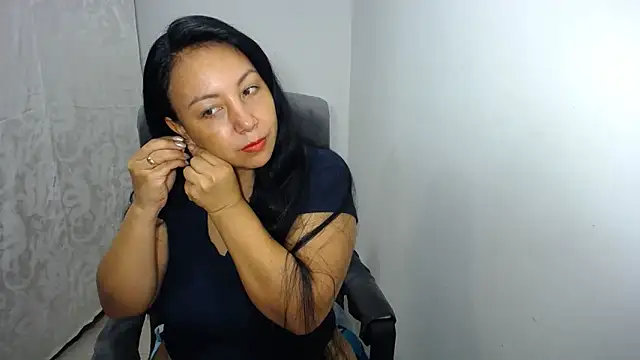 Snapshot of soyElena46 chatting on 04/29/26, 11:36 soyElena46 online show from 04/29/26, 11:36