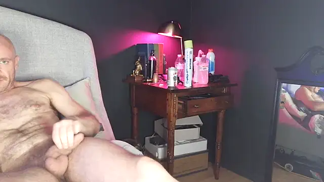 Snapshot of FrankieFuckMe chatting on 05/02/26, 12:10 FrankieFuckMe online show from 05/02/26, 12:10