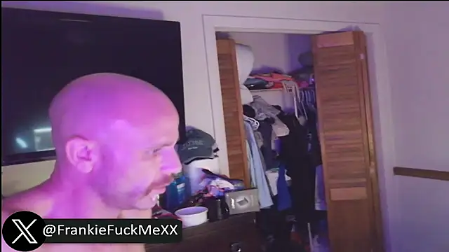 Snapshot of FrankieFuckMe chatting on 05/23/26, 05:39 FrankieFuckMe online show from 05/23/26, 05:39