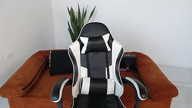 DarrenColleen online show from 04/23/26, 03:25