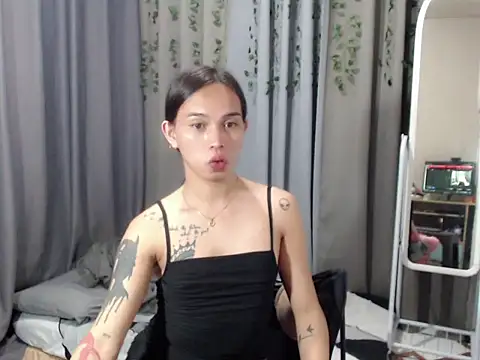 LOVELYMAYUMIE online show from 02/02/25, 11:08