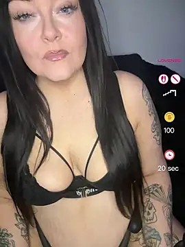 Snapshot of Miss_CurvesXXX chatting on 05/19/26, 10:16 Miss CurvesXXX online show from 05/19/26, 10:16