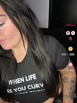 Snapshot of Miss_CurvesXXX chatting on 05/31/26, 10:11 Miss CurvesXXX online show from 05/31/26, 10:11