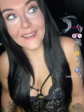 Snapshot of Miss_CurvesXXX chatting on 06/18/26, 10:36 Miss CurvesXXX online show from 06/18/26, 10:36