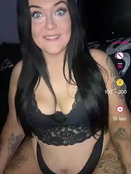 Snapshot of Miss_CurvesXXX chatting on 06/22/26, 10:07 Miss CurvesXXX online show from 06/22/26, 10:07