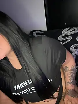 Snapshot of Miss_CurvesXXX chatting on 07/05/26, 10:17 Miss CurvesXXX online show from 07/05/26, 10:17