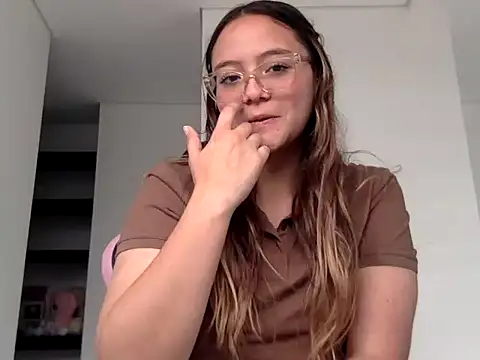 Snapshot of LOLA_R_ chatting on 02/02/26, 06:28 LOLA R online show from 02/02/26, 06:28
