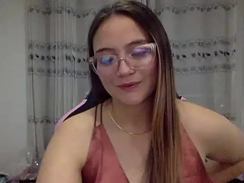 Snapshot of LOLA_R_ chatting on 02/14/26, 12:18 LOLA R online show from 02/14/26, 12:18