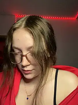 YoungLisaa18 online show from 03/02/26, 08:04