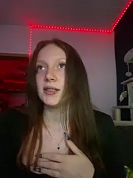 YoungLisaa18 online show from 03/05/26, 07:54