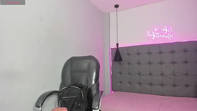 scarletcherry18 online show from 07/20/26, 03:21