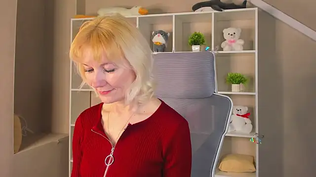 Julie Lucas online show from 04/08/26, 12:21