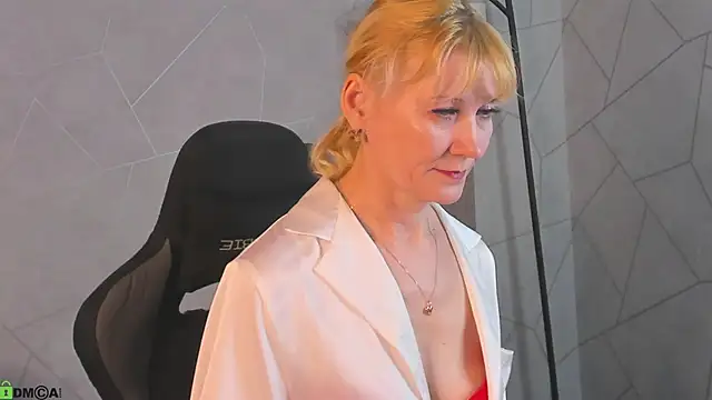 Julie Lucas online show from 04/21/26, 12:34