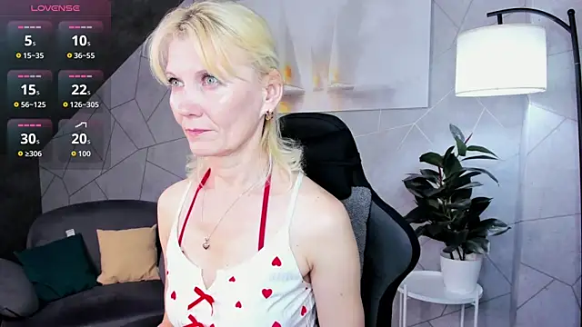 Julie Lucas online show from 06/04/26, 11:55