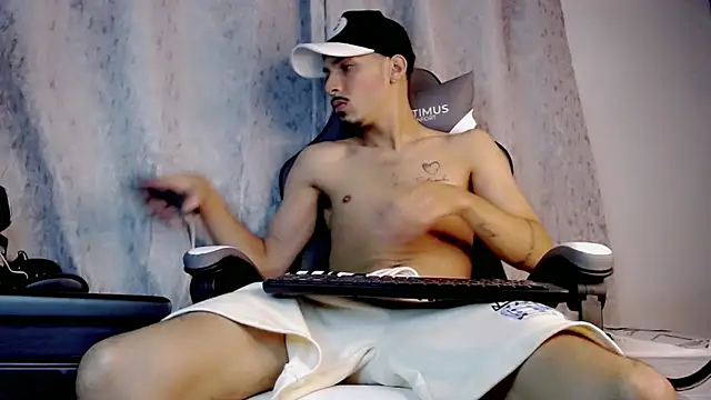 Snapshot of Yankees_xxx chatting on 06/14/26, 11:56 Yankees xxx online show from 06/14/26, 11:56