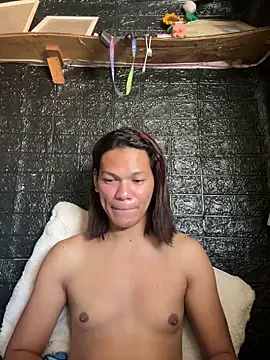 HugeAgatha online show from 02/04/26, 01:22