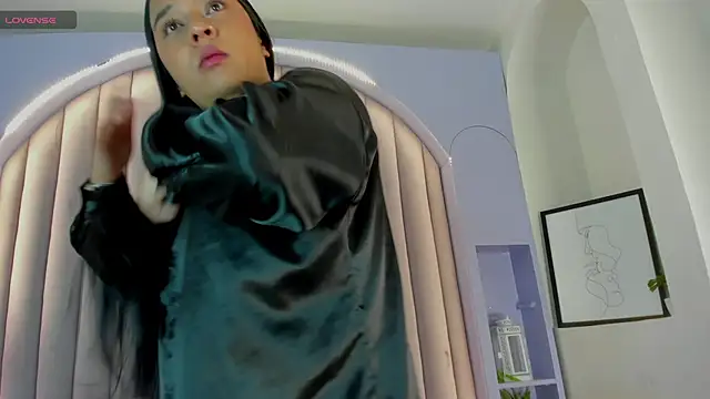 ChloeeMiller   online show from 02/17/26, 11:50