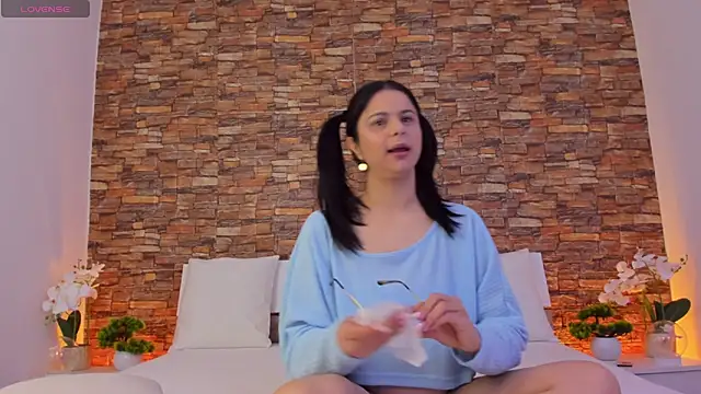 Olivia  Taylor online show from 03/30/26, 05:25