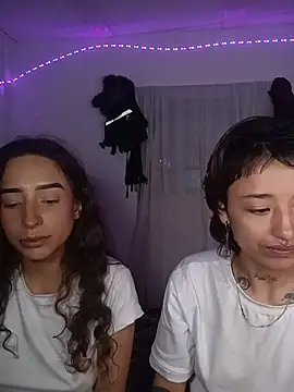 Snapshot of AlexxaAndRileyy chatting on 06/26/26, 05:39 AlexxaAndRileyy online show from 06/26/26, 05:39