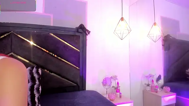 Snapshot of april_jones05 chatting on 06/29/26, 11:32 april jones05 online show from 06/29/26, 11:32