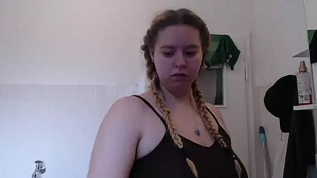 Snapshot of Mia_lou05 chatting on 05/10/26, 04:17 Mia lou05 online show from 05/10/26, 04:17
