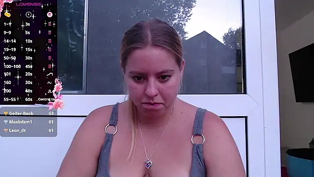 Snapshot of Mia_lou05 chatting on 07/12/26, 07:49 Mia lou05 online show from 07/12/26, 07:49