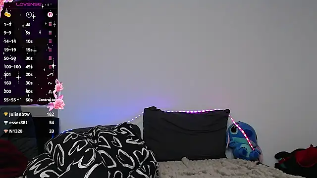 Snapshot of Mia_lou05 chatting on 07/20/26, 10:45 Mia lou05 online show from 07/20/26, 10:45