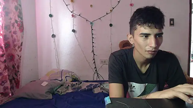 Chloe Candys online show from 04/15/26, 04:36