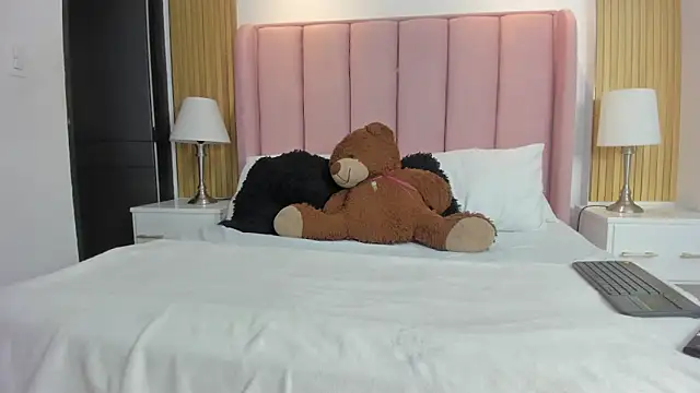 xXxSamantha   online show from 03/06/26, 09:11