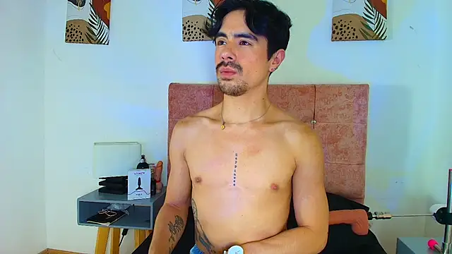 Ethan Briggs  online show from 02/12/26, 03:45