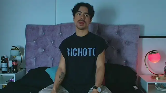 Ethan Briggs  online show from 02/18/26, 03:46