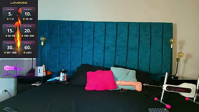 Ethan Briggs  online show from 04/09/26, 03:39