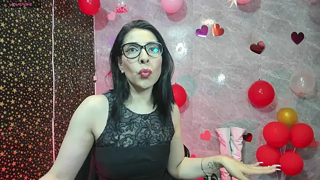 Snapshot of adellelennoxx chatting on 02/17/26, 08:44 adellelennoxx online show from 02/17/26, 08:44