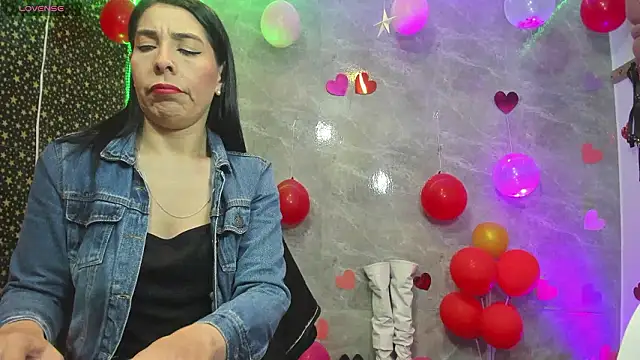 Snapshot of adellelennoxx chatting on 02/20/26, 02:17 adellelennoxx online show from 02/20/26, 02:17