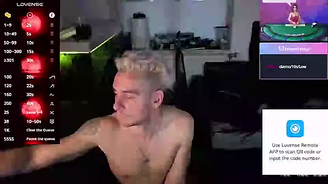 Snapshot of Rayzel_White chatting on 05/16/26, 02:19 Rayzel White online show from 05/16/26, 02:19