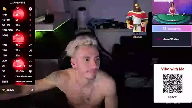 Snapshot of Rayzel_White chatting on 05/17/26, 01:03 Rayzel White online show from 05/17/26, 01:03