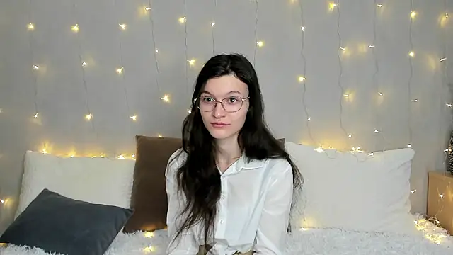 ThoraMarola online show from 02/03/26, 04:43