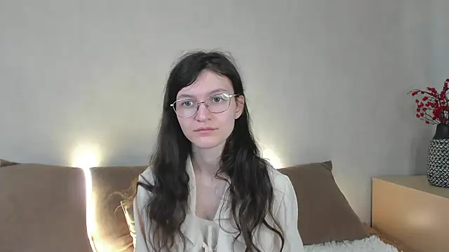 ThoraMarola online show from 03/31/26, 05:08