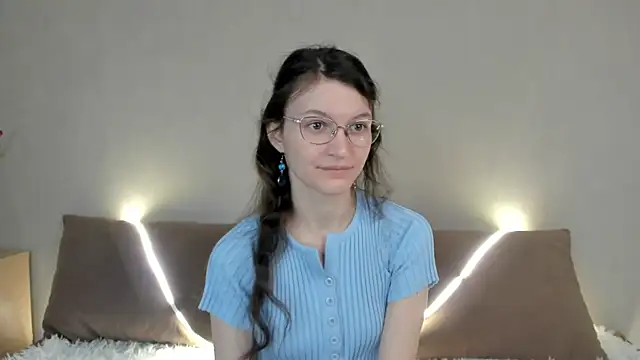 ThoraMarola online show from 04/16/26, 05:19