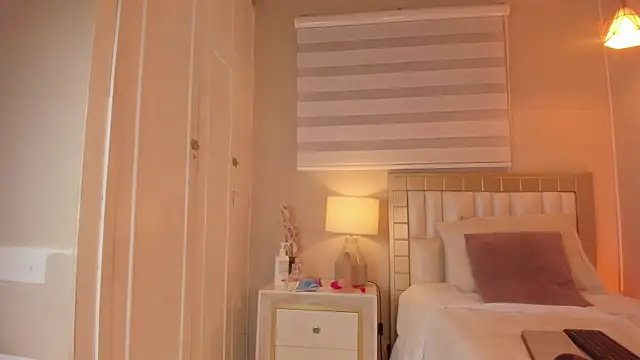 isabela  x online show from 04/08/26, 11:43