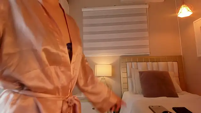 isabela  x online show from 04/11/26, 11:36