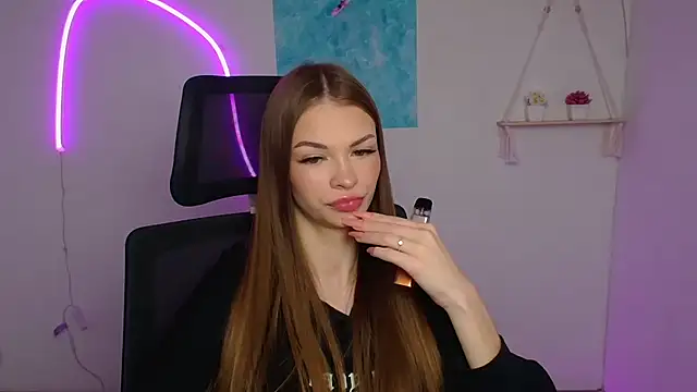 Lina Loveuu online show from 04/21/26, 11:27