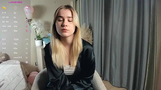 LuanaFincel online show from 02/17/26, 01:02